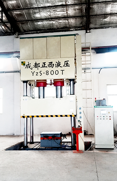 山東棗莊液壓機(jī)客戶(hù)定制的四柱液壓機(jī)800t，液壓機(jī)廠(chǎng)商成都正西圓滿(mǎn)交付使用