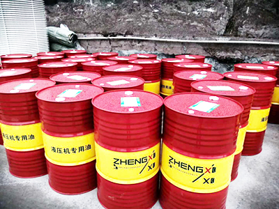 四川液壓機(jī)客戶購買的液壓機(jī)油，由成都正西液壓機(jī)完美交貨！恭喜