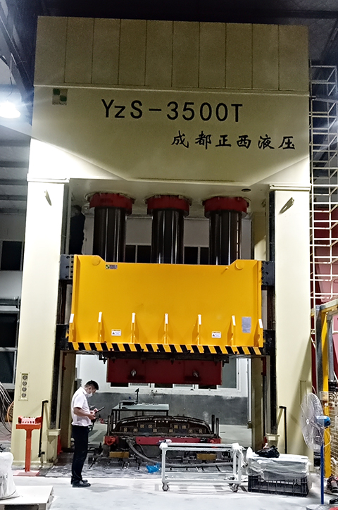 山東青島液壓機(jī)客戶定制的3500噸框架液壓機(jī)，成功安裝交付使用，你想知道交貨期多久嗎？