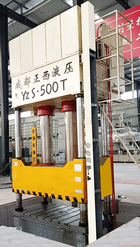 今天小編要分享的是500噸四柱液壓機再次被客戶復購，成功交貨的案例。
